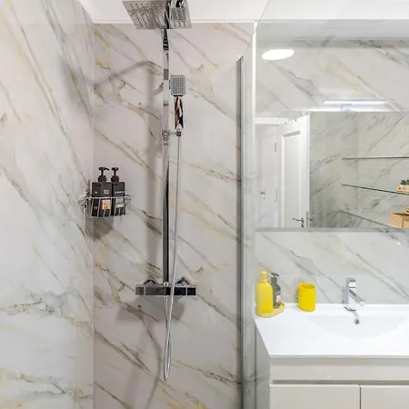 Yellow Breeze Apartment