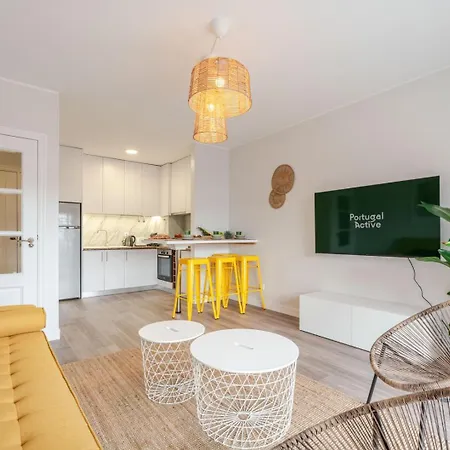Yellow Breeze Apartment *