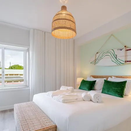 Yellow Breeze Apartment